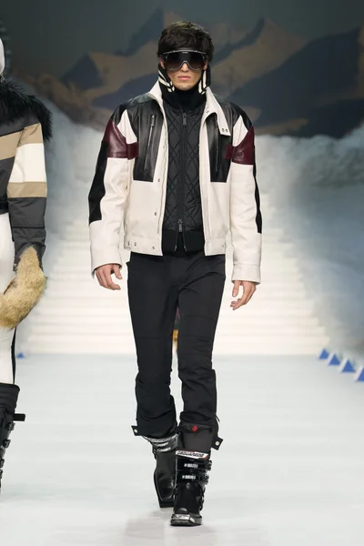 Look 28